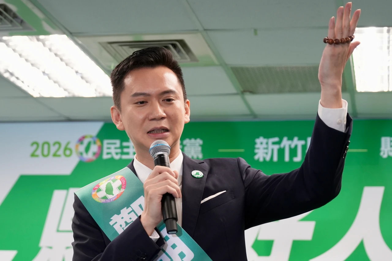 鄭朝方帶祈禱物出席記者會！背後藏洋蔥　曝2位總統說過同一句話