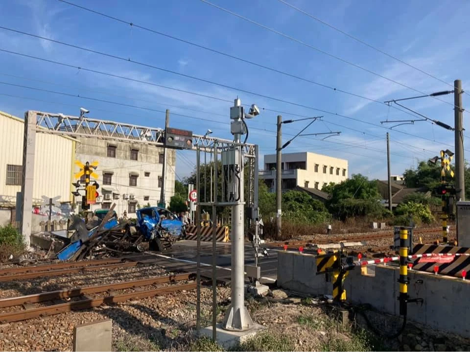 減少鐵路平交道事故！鐵道局修法：不再新增　細分禁開汽車「三乙種」