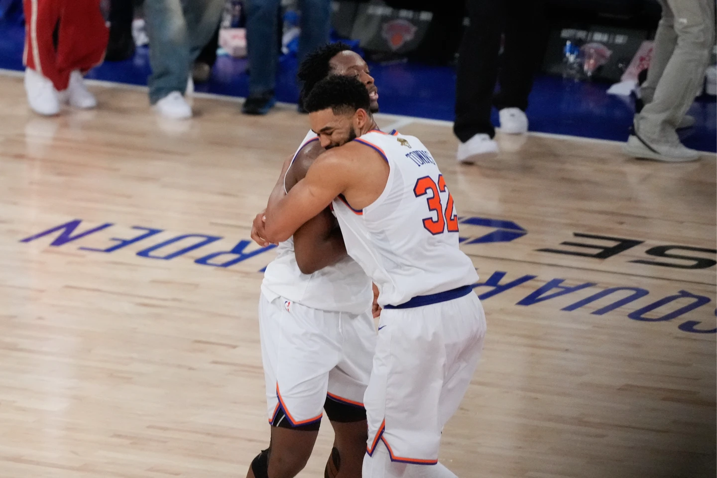 NBA｜不可思議！尼克寫總冠軍賽最大分差逆轉秀　G4氣走馬刺聽牌