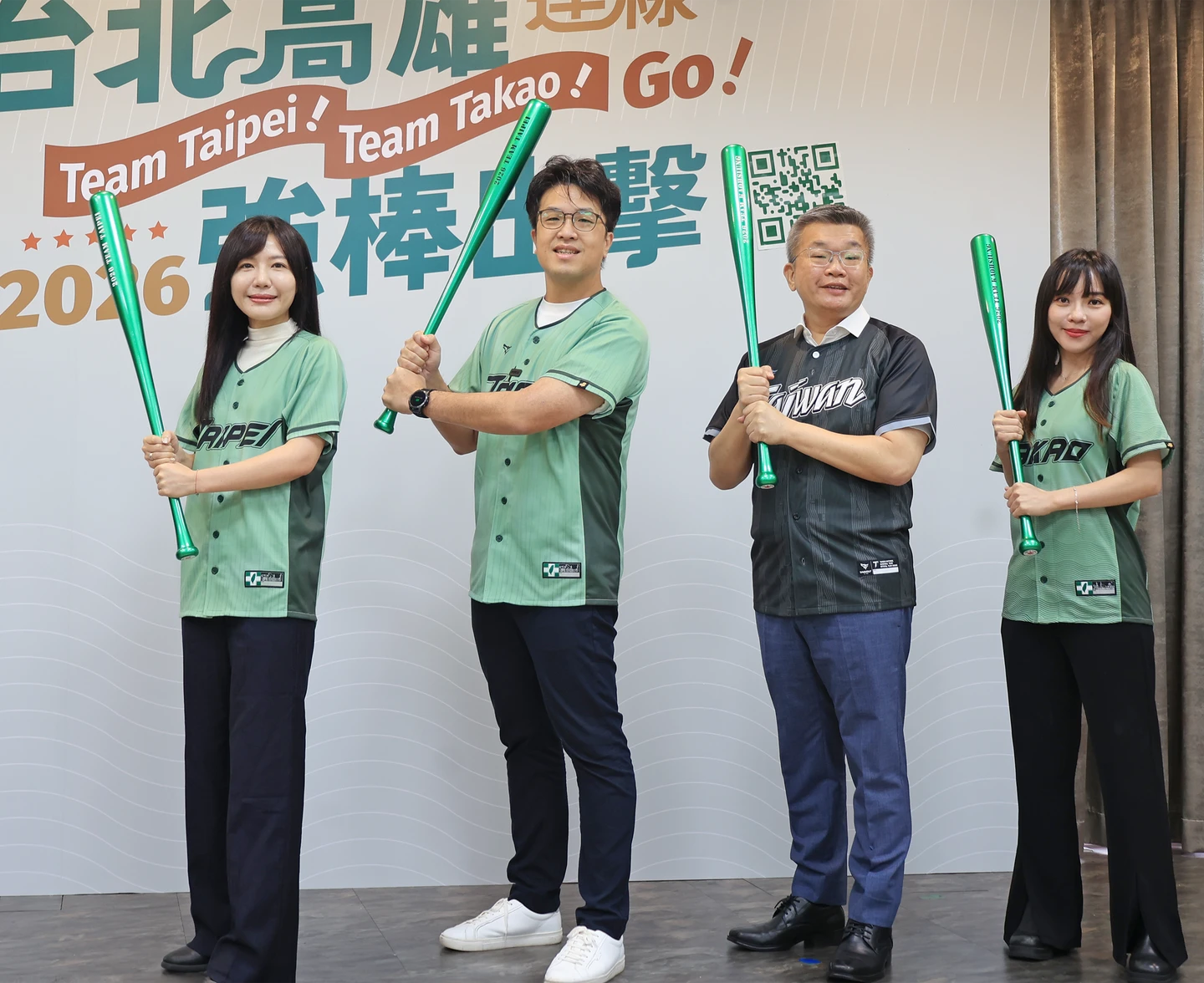民進黨北高連線捐款送球衣　蔡其昌大讚沈伯洋聲勢「非常有可能當選」