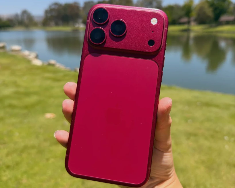 iPhone 18 Pto Max模型機曝光　深櫻桃、淺藍及深灰色繽紛亮相