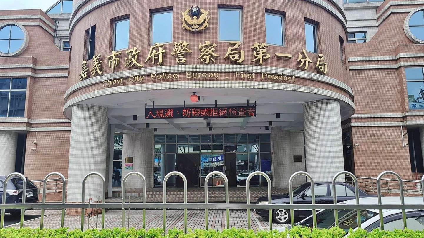 嘉義警官帳戶驚藏1200萬！涉當賭博業者「門神」還刪對話　遭收押禁見