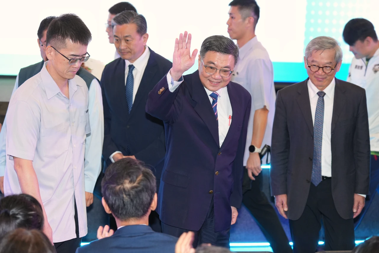 薪水恐遭立院凍結　卓榮泰霸回：若只有我阻擋調降軍人投共刑期，會堅持到底