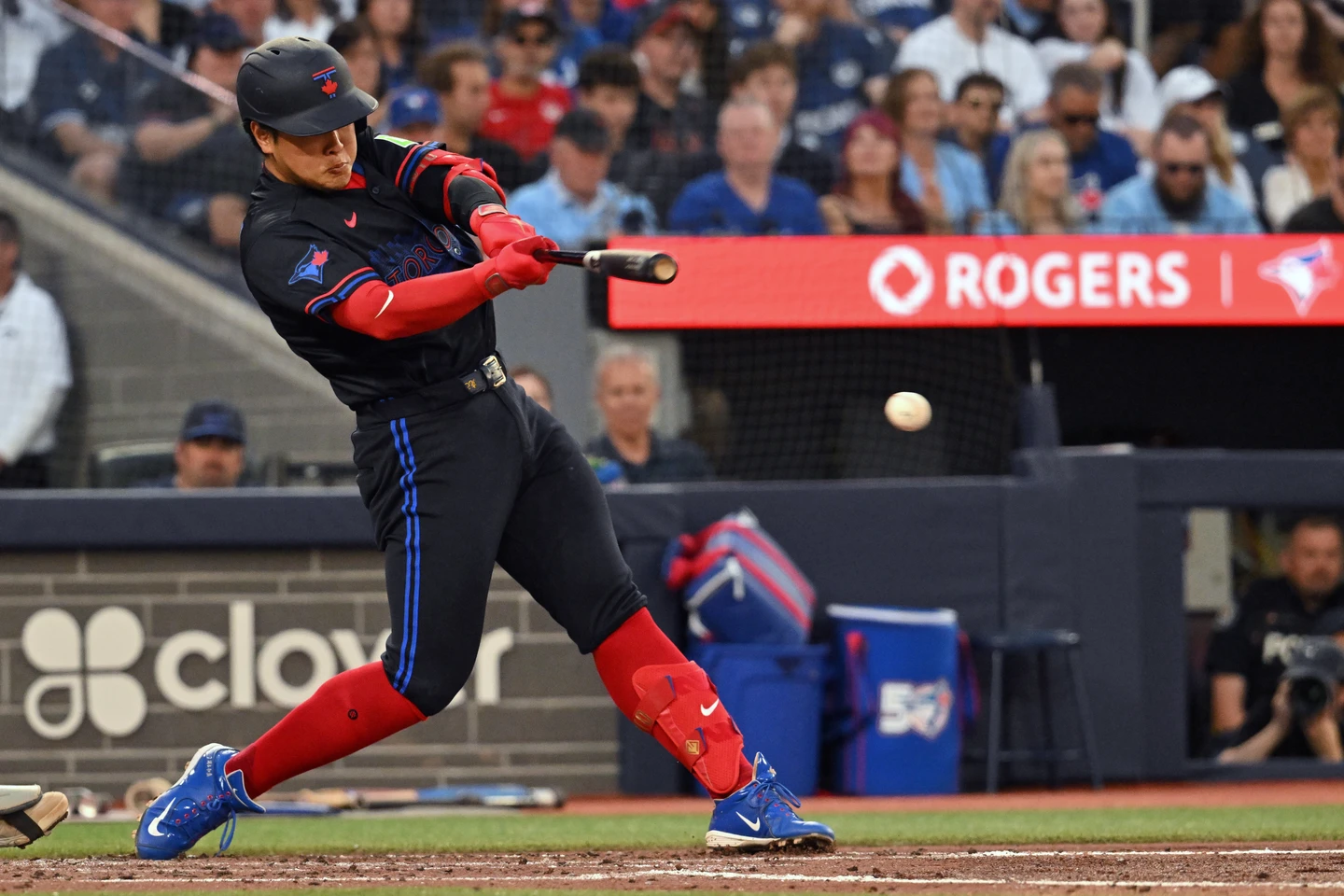 MLB｜超怪力！藍鳥日本重砲岡本和真一棒寫歷史　炸裂羅傑斯中心「500層」看台