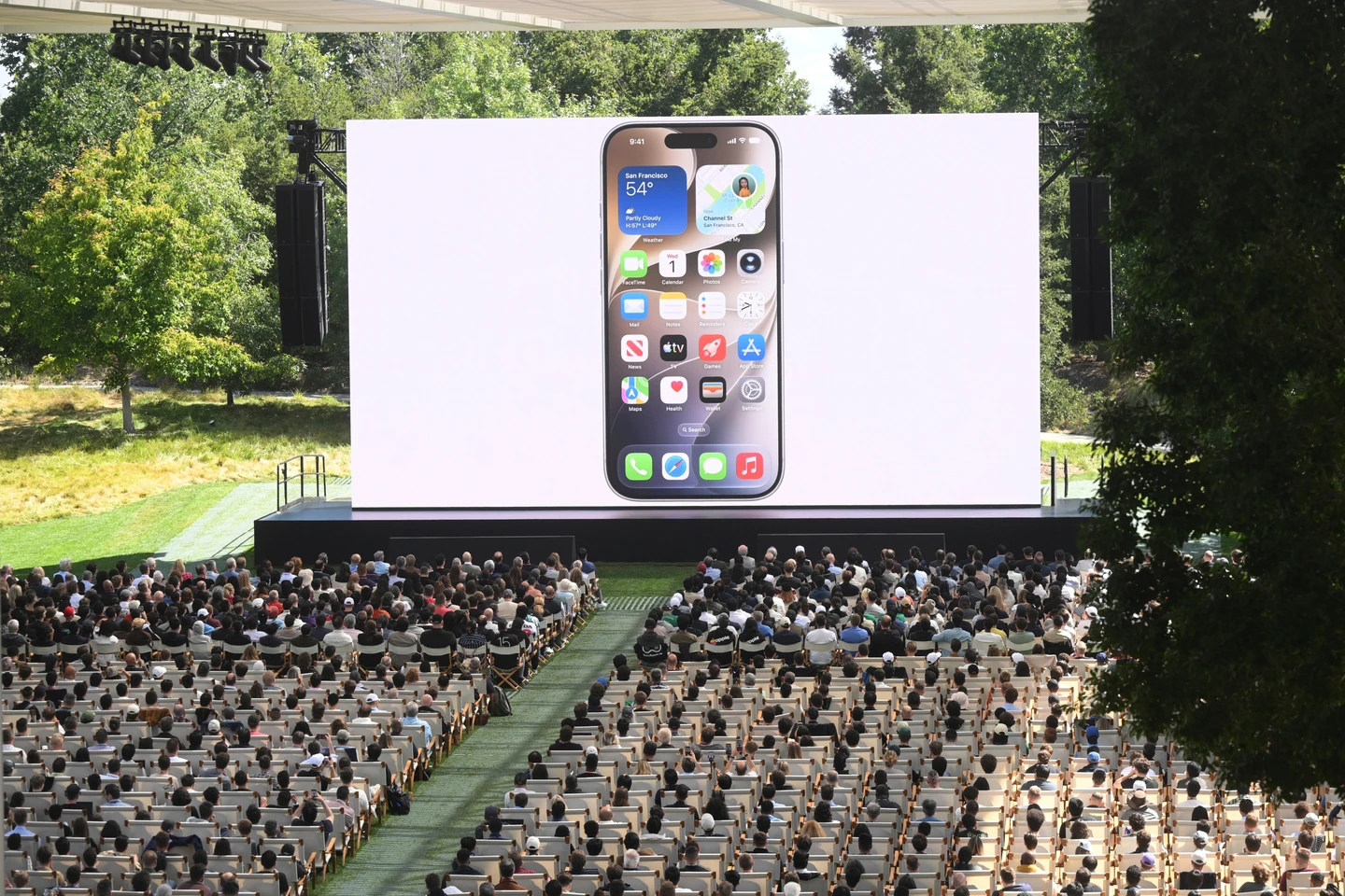 周末精選｜蘋果WWDC整理包：iPhone折疊機要來了　全新Siri AI迎哪些功能