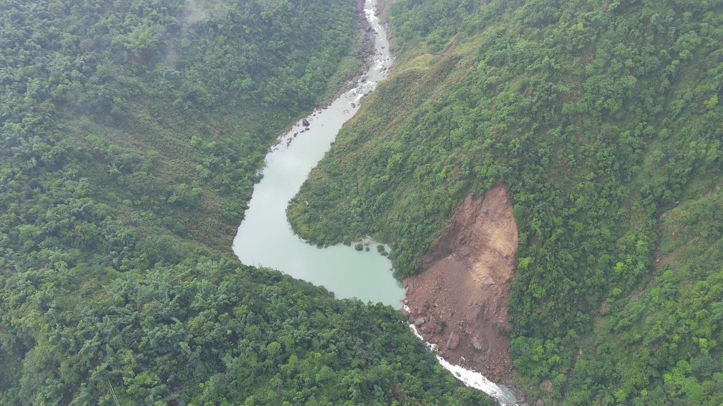 豪雨轟炸！南投竹山瑞龍瀑布上游驚現「10萬噸堰塞湖」　農業部曝風險程度
