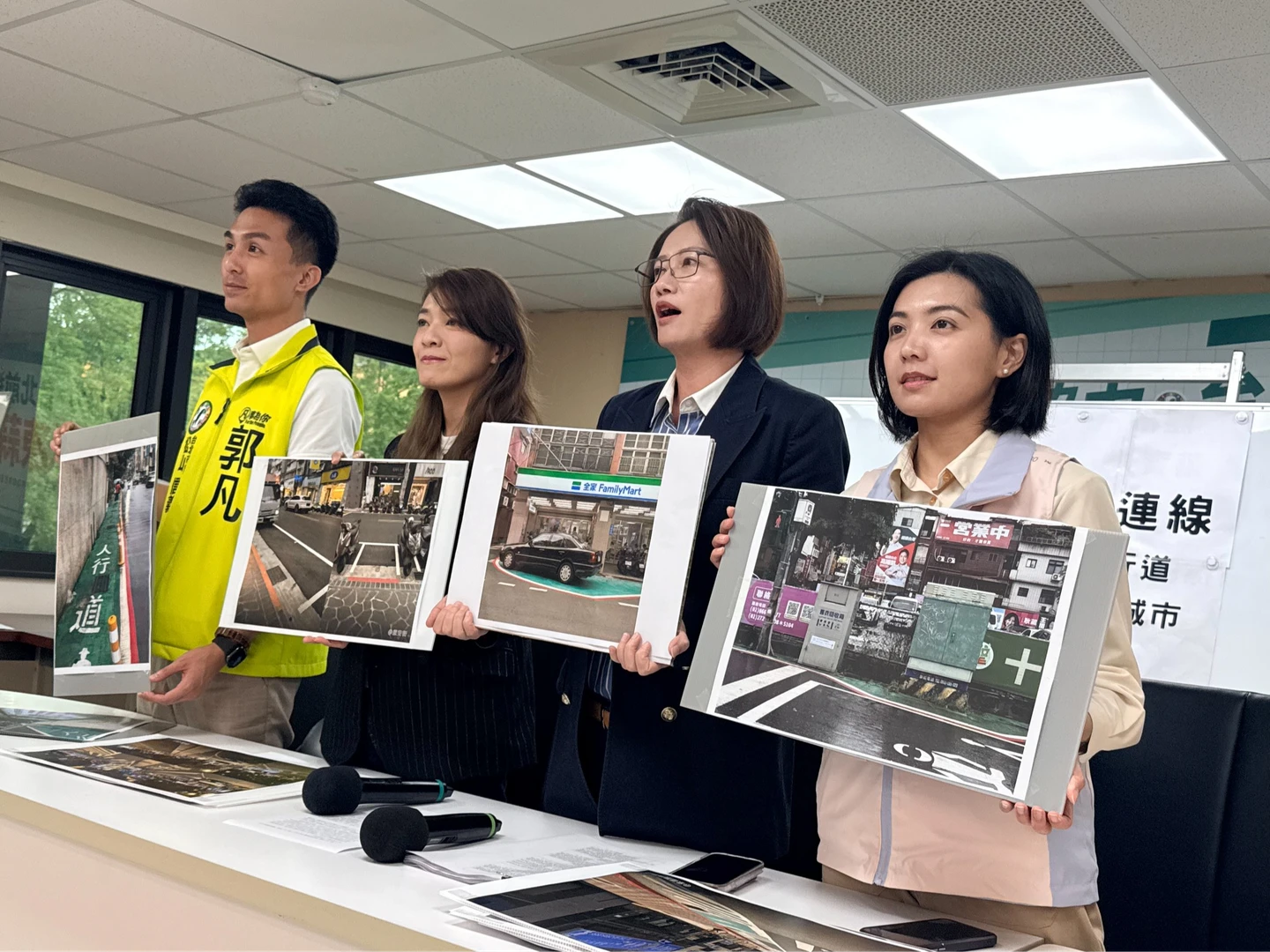 燈柱卡路、標線破碎亂象多！綠營踢爆北市人行道淪行人陷阱