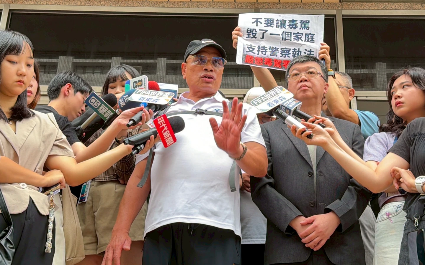 女毒蟲撞死警！律師錢建榮批一審判死法官「像鄉民」　所長父悲訴：天天噩夢痛哭