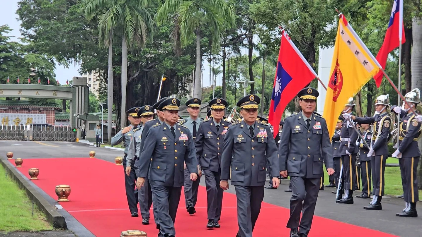 陸軍校慶新式武器亮相！M1A2T戰車、海馬士火箭還有無人機　司令呂坤修期勉曝