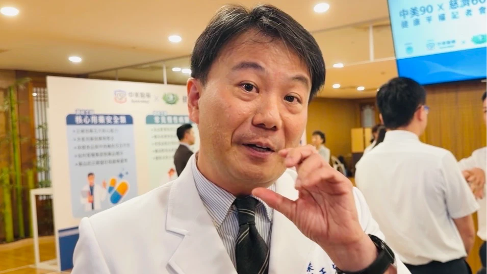 藥局日常！竟有民眾天天來「藥水一口乾」　藥師示警恐傷肝腎