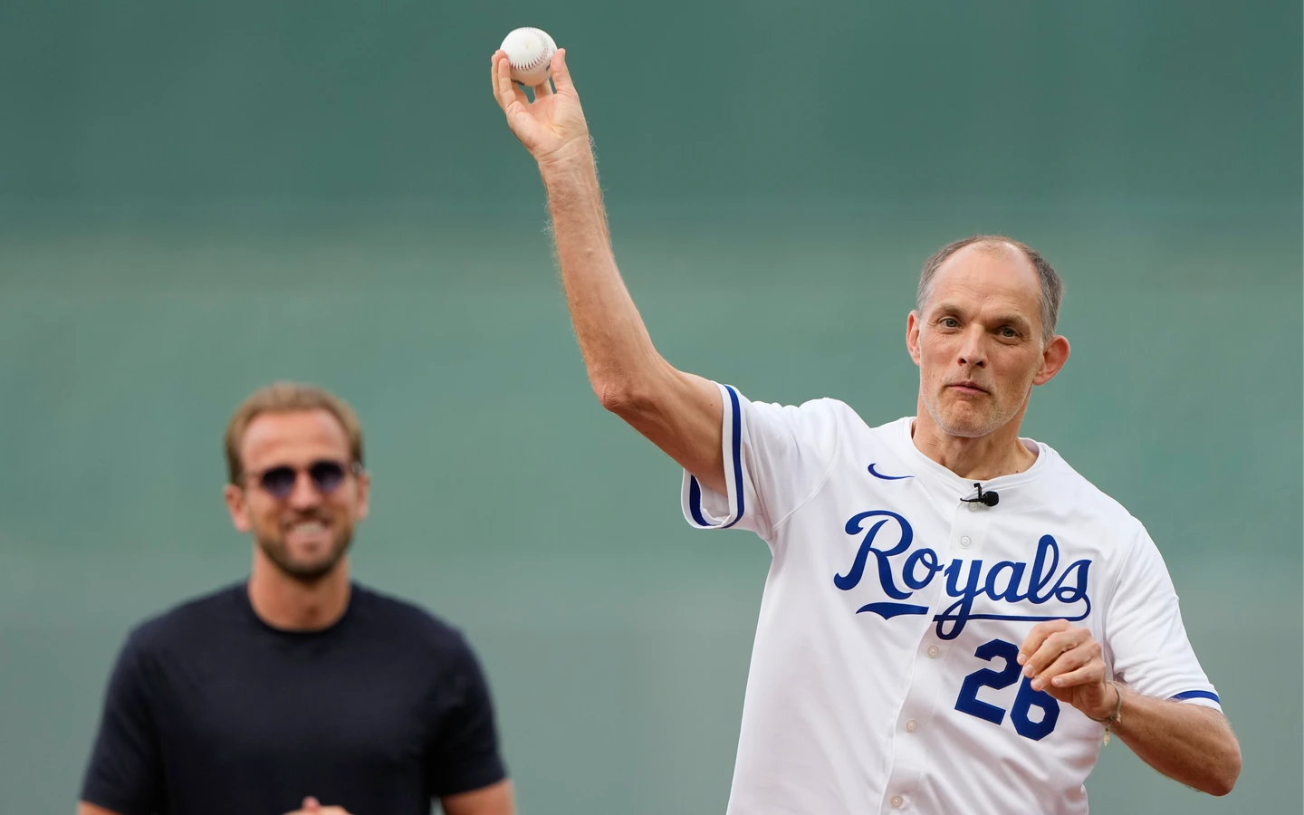 MLB｜夢幻連動！英格蘭世界盃國家隊造訪皇家隊主場　主帥圖赫爾開出好球