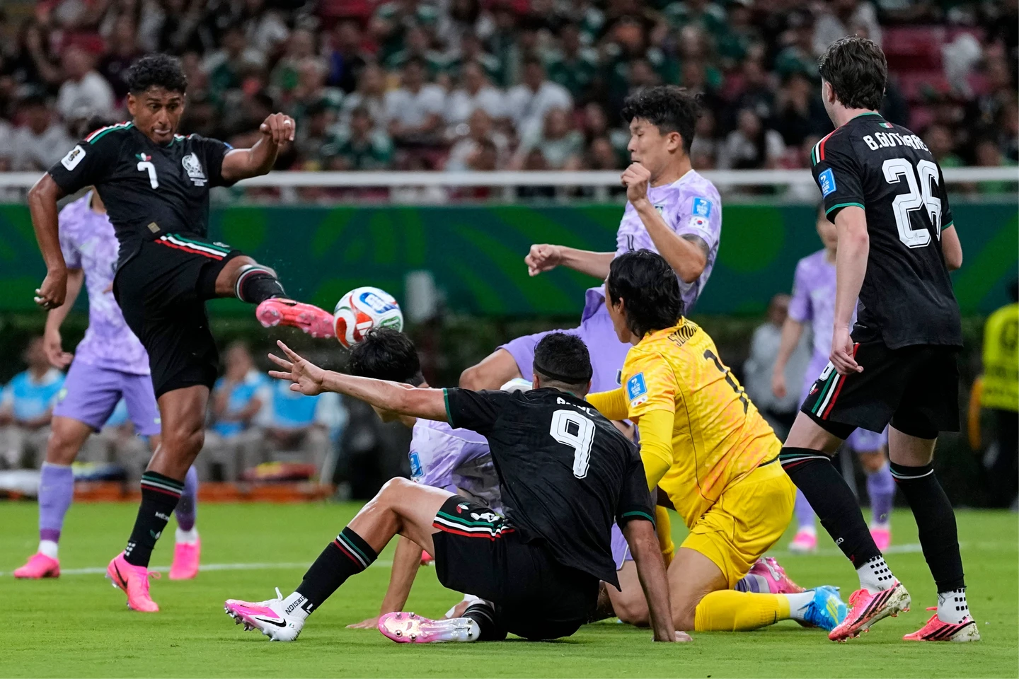 世界盃｜把握南韓門將失誤起腳！墨西哥2連勝鎖A組龍頭　率先晉32強