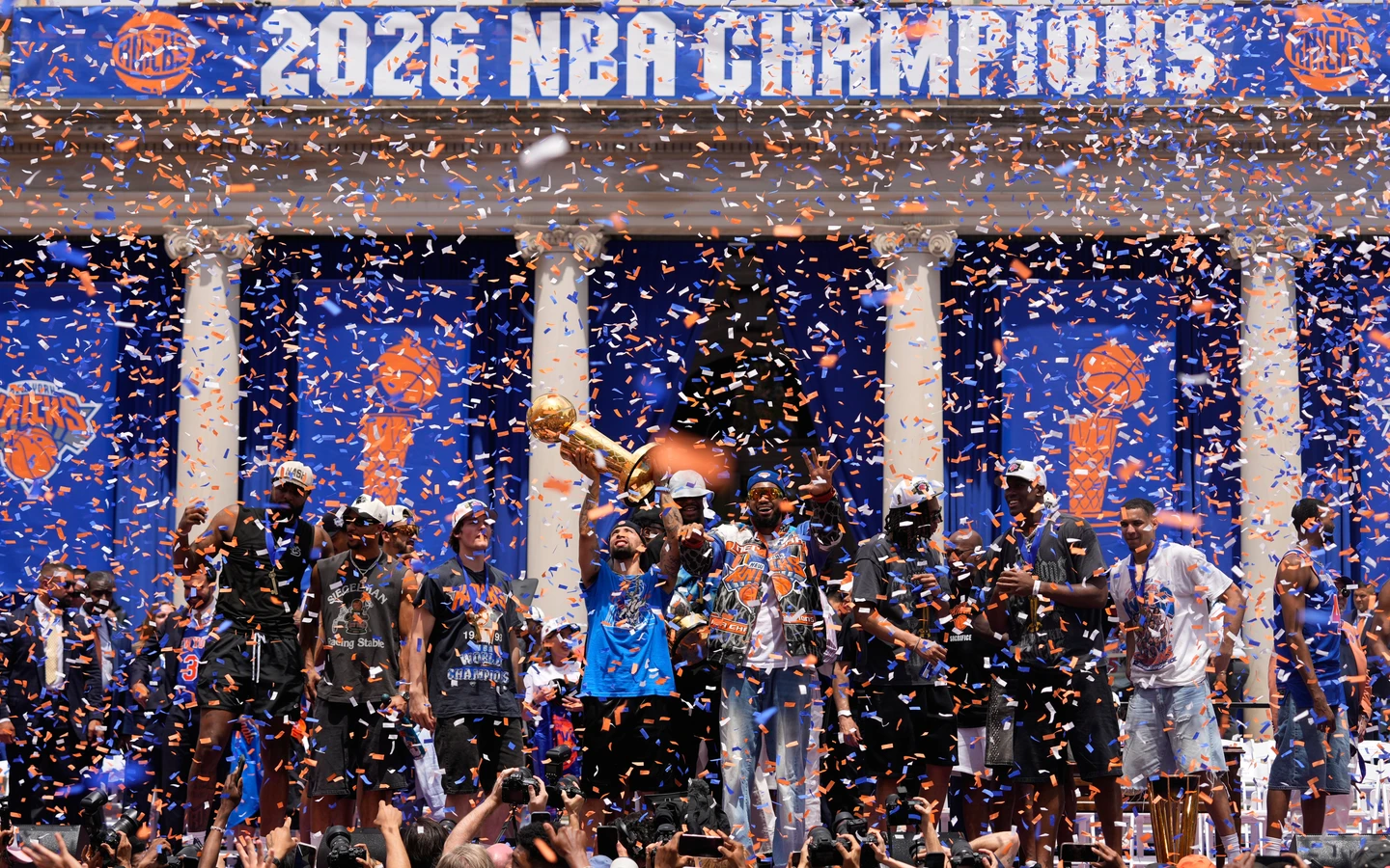 NBA｜紐約全城沸騰！尼克斯53年再奪冠百萬球迷湧上街頭　布朗森霸氣回嗆質疑者：你們不配