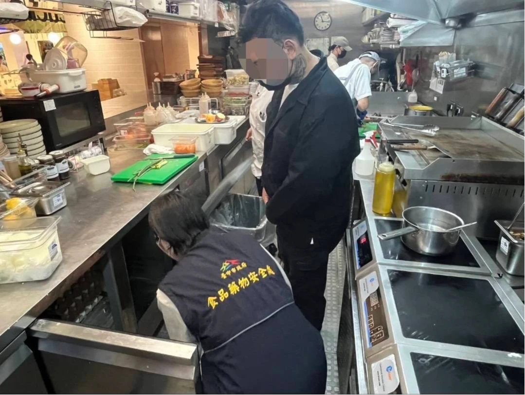 義式餐廳疑把小蘇打粉當糖粉　市府：令業者暫停業、移送中檢