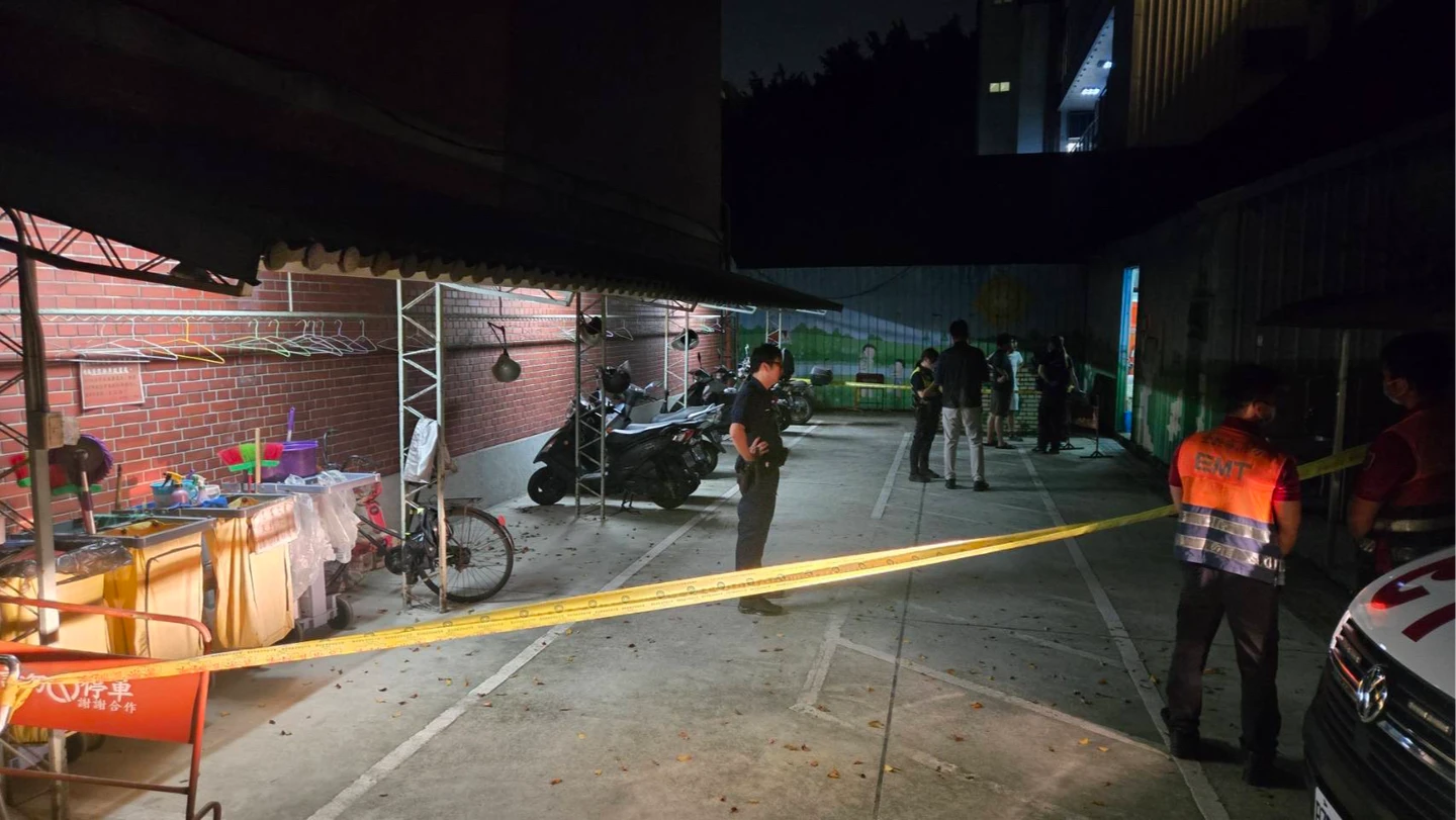 監察院技工陳屍倉庫！疑爬梯墜地撞頭亡　妻小痛哭認屍