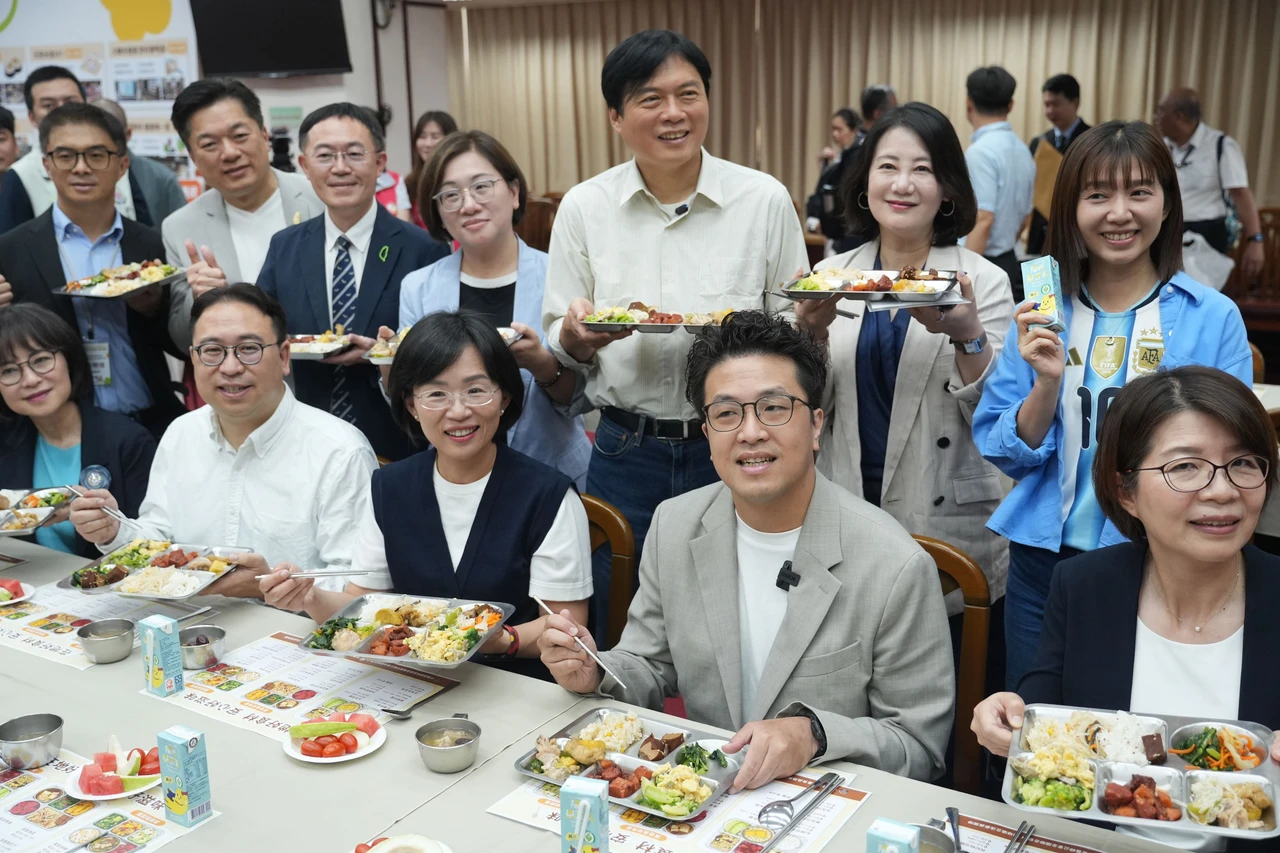 免費營養午餐「南北有別」　綠母雞齊挺專法！設全國一致標準