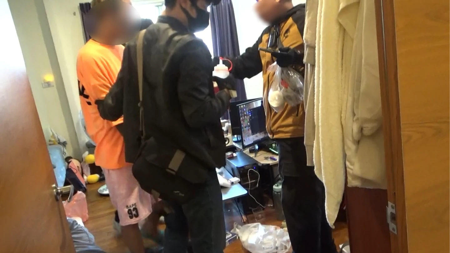 有片｜服飾店、通訊行竟成販毒據點！台中警直搗源頭逮11人　斷8層供銷鏈