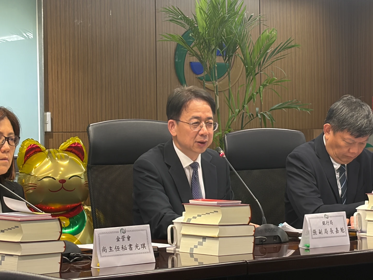 華南銀3分行挪用9客戶款項462萬　金管會重罰800萬元