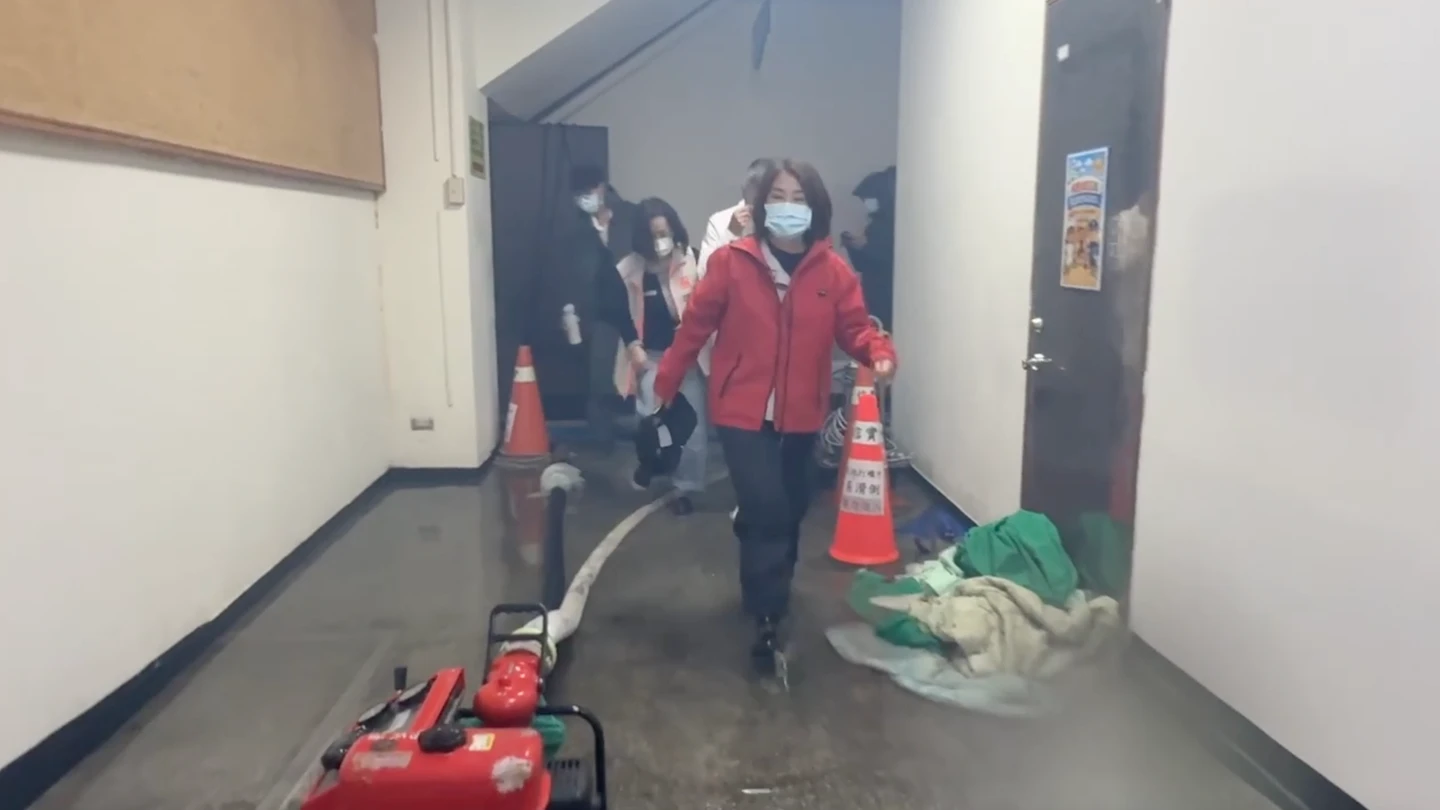 屏東豪雨狂炸！下午全縣停班課　12小時雨量破400毫米
