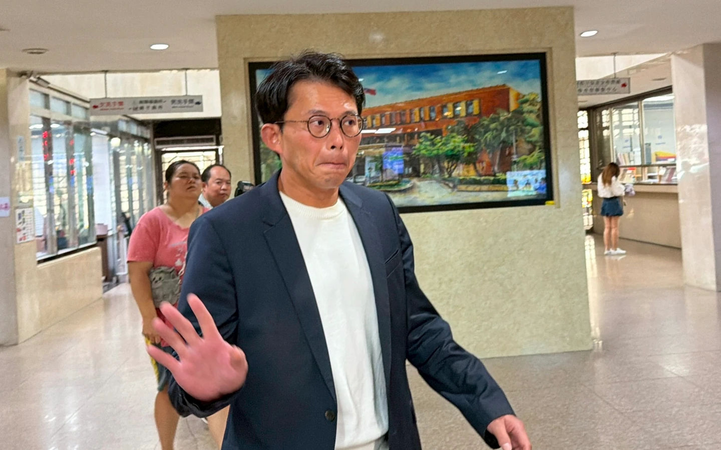 黃國昌4案纏身現身北檢！　被問出庭原因僅回3字