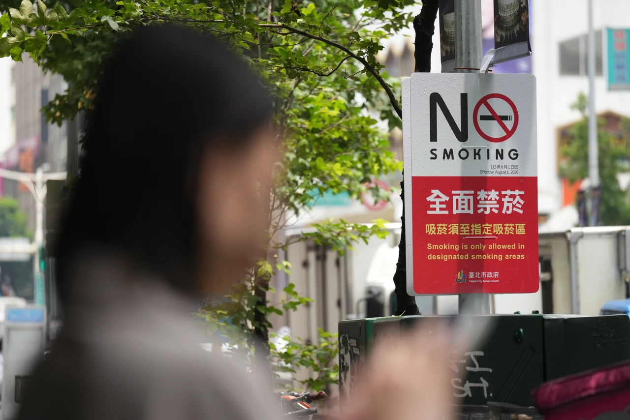 迪化街、心中山周邊商圈今起禁菸！開罰範圍曝　邊走邊吸最重噴1萬