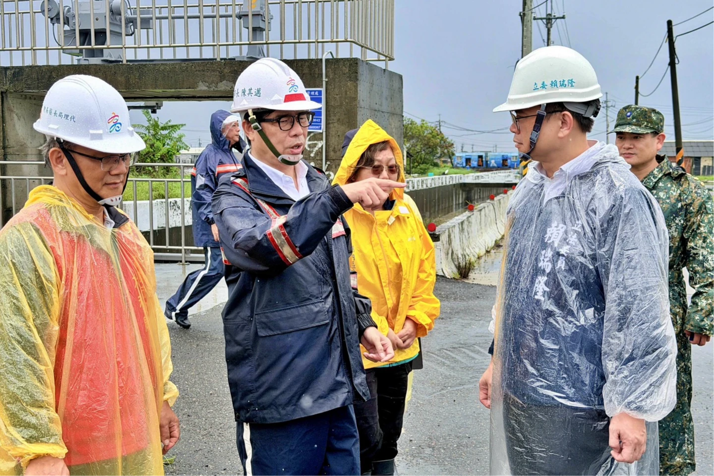 高雄突停班課！陳其邁致歉曝2大主因　揭這區「1天下1/4年雨量」