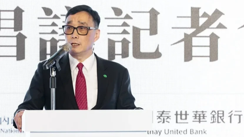 國泰投信爭議延燒！蔡宏圖親自出馬懇談　郭明鑑請辭國泰世華銀董座