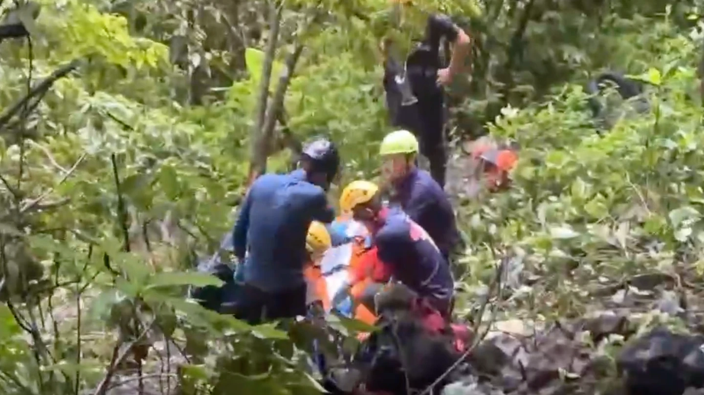 有片｜台中蝴蝶谷落石悲劇！16人登山團遇劫　4人命危搶救