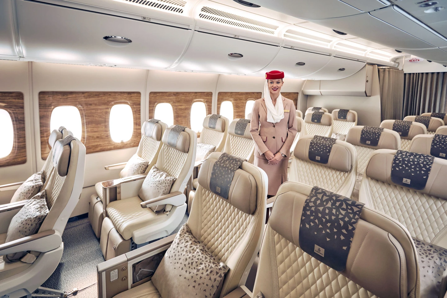 航空驚喜！阿聯酋A350初登台「豪經艙」首亮相　阿Ken甜甜圈快閃華航貴賓室