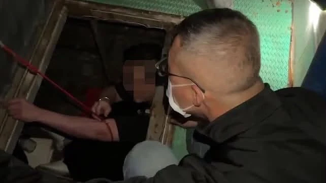 飛航模式＋繩縛肉身！潮牌大亨砸50萬「坐桶子」潛逃中國　海巡破艙狼狽落網