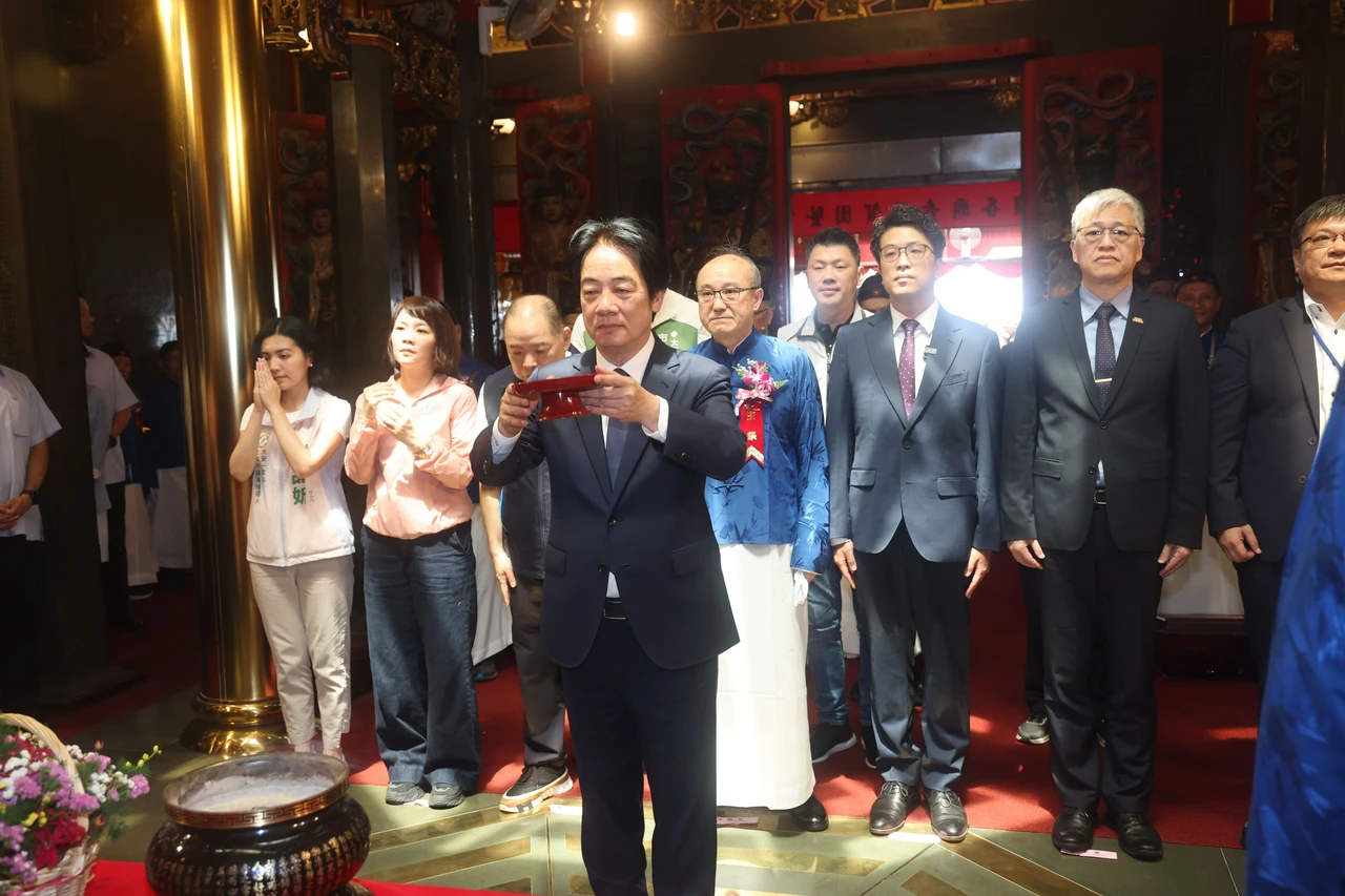 賴清德當面檢討內湖淹水！蔣萬安左右開弓反擊政治口水 　暗虧沈伯洋不接地氣