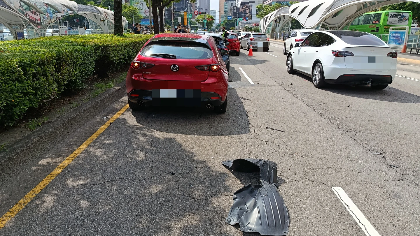 台中4車連環撞釀2傷！肇事男竟是毒駕　快篩陽性遭聲押