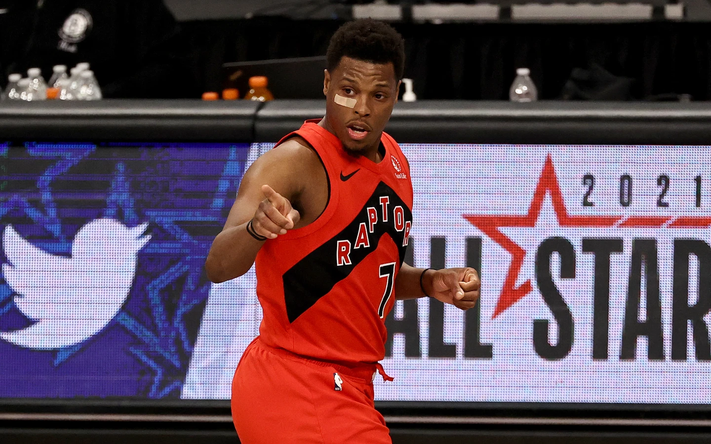 NBA｜兌現承諾！洛瑞與暴龍簽一日短約回多倫多退役　7號球衣將與卡特一同高掛球場