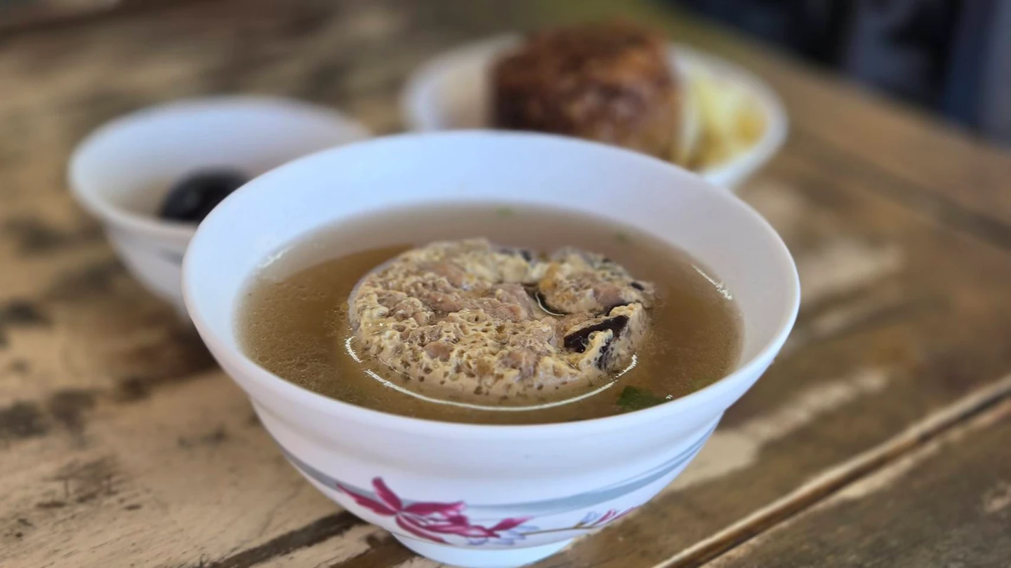 高雄70年筒仔米糕老店「蒸蛋湯」必點！背後藏暖心故事　連4年獲必比登推介