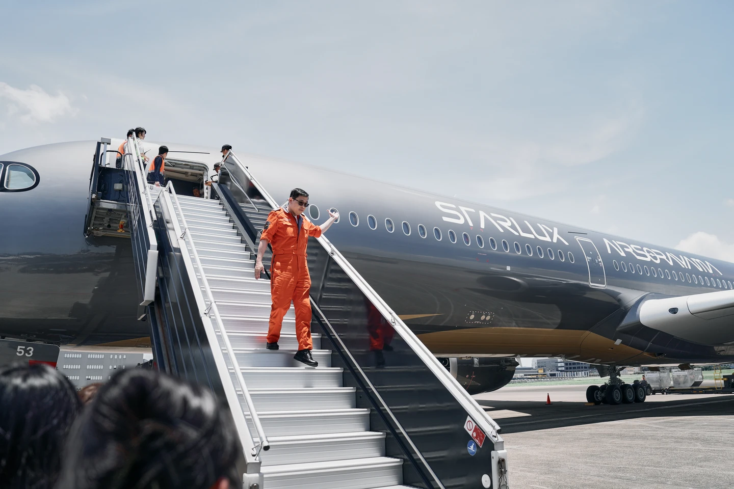 率隊赴法接機！K董親自掌舵　星宇「空山銀」A350-1000今抵台