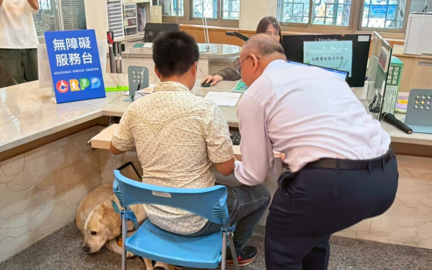 法院「無障礙服務台」啟用！免抽號碼牌優先辦理　貼心措施一次看