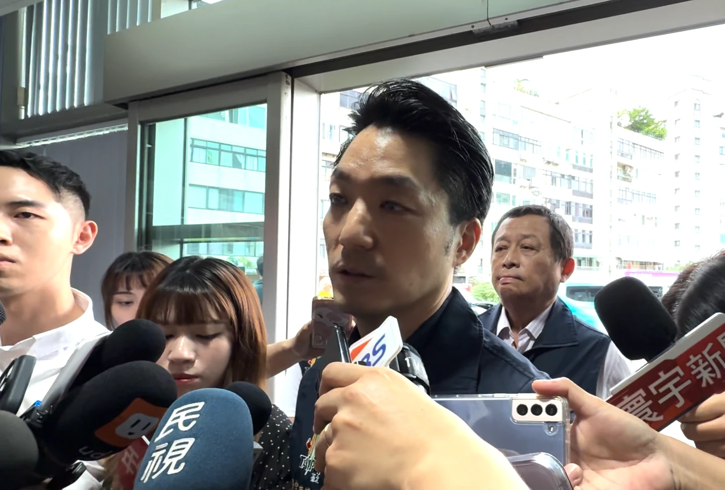 強颱巴威暴風圈估周五觸陸!蔣萬安曝「北市颱風假機率」:密切關注