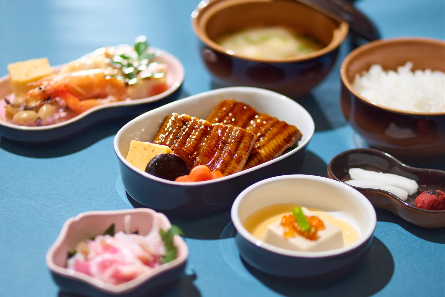 福岡、大阪返台限定美食！國籍航空拓機上餐版圖　攜手日本名店「竹乃屋、丸福珈琲」