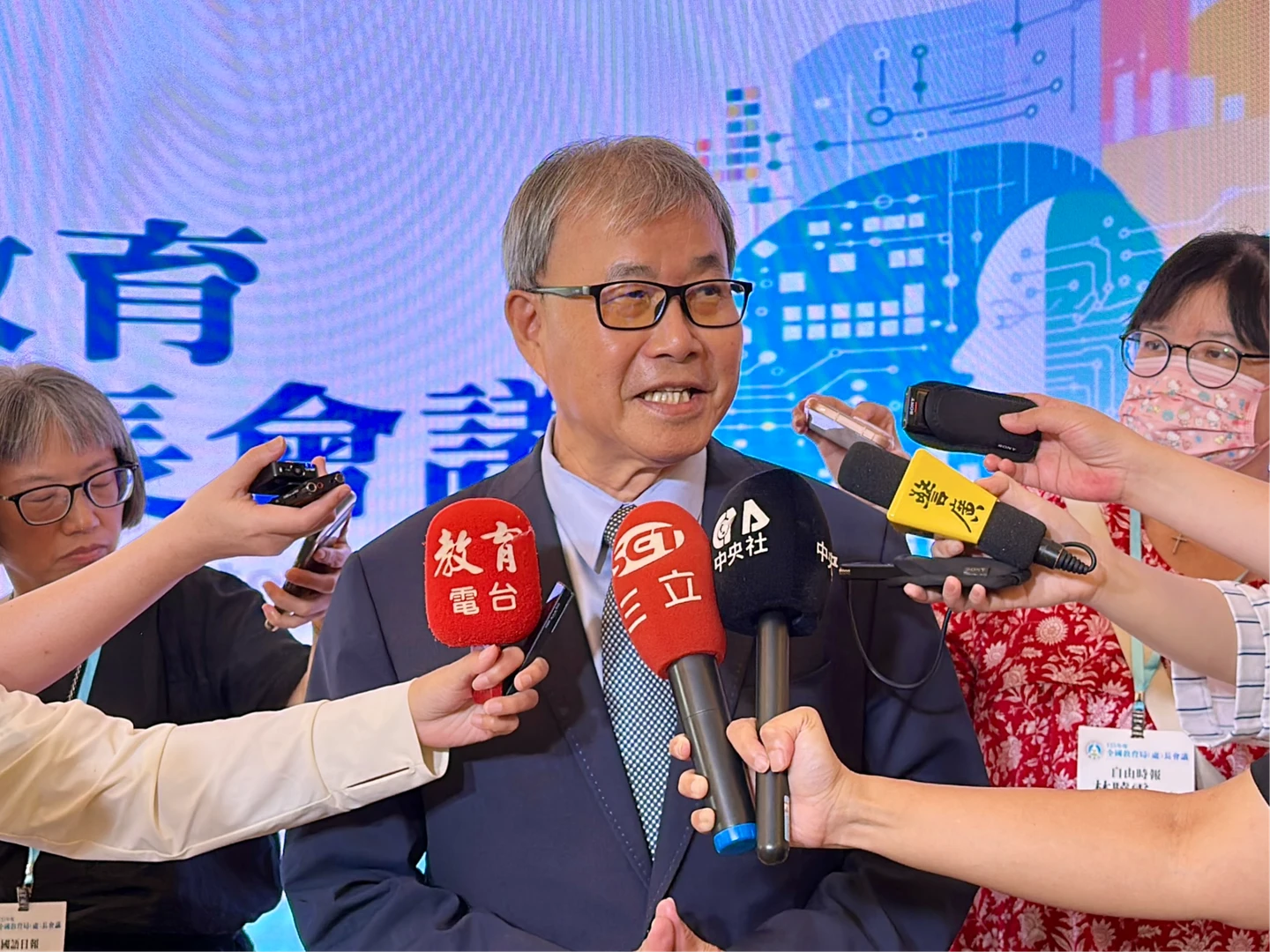 分科測驗恐因巴威颱風延期　鄭英耀：下午做出決定