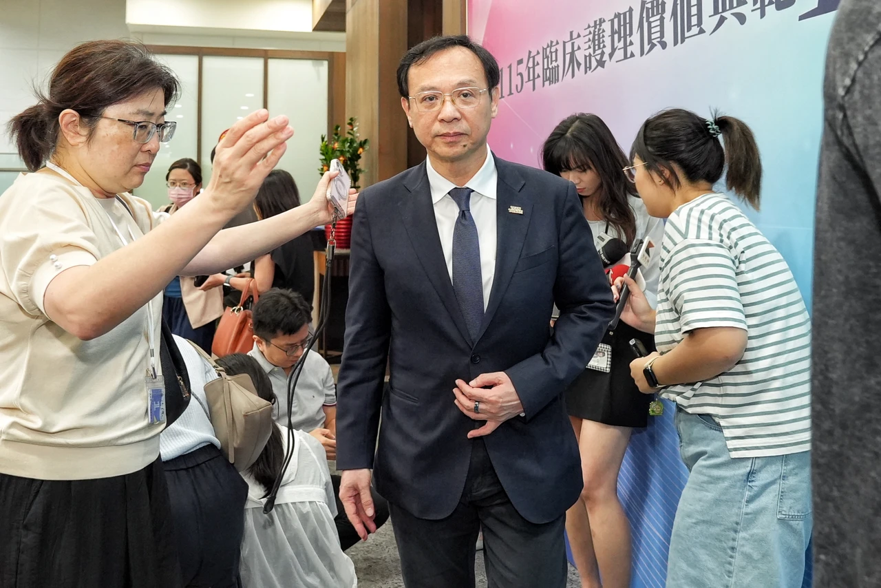 遭藍白點名該為毒沙拉油下台　石崇良：任公職的一天會盡力為國人健康福祉努力