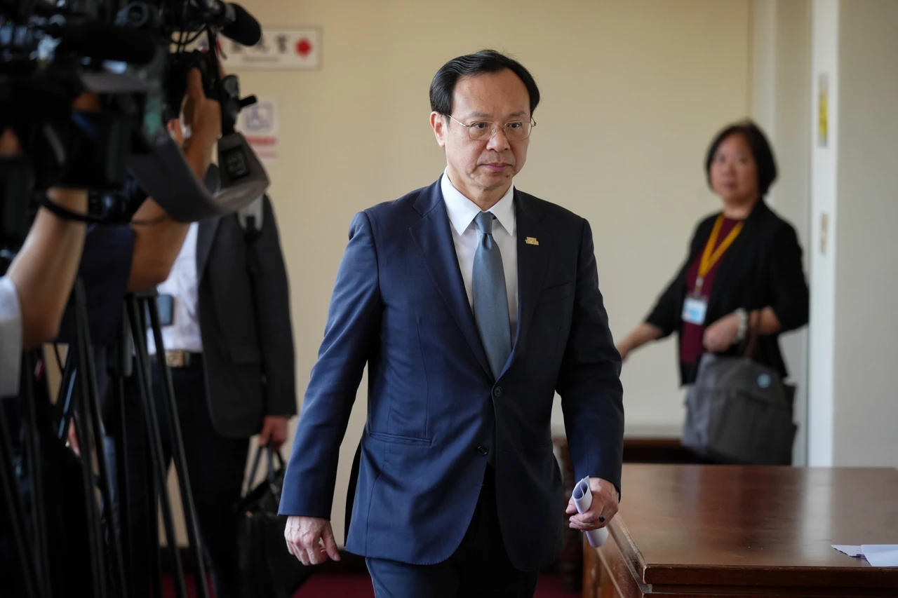 藍委再逼！　石崇良：政策改變造成困擾願道歉