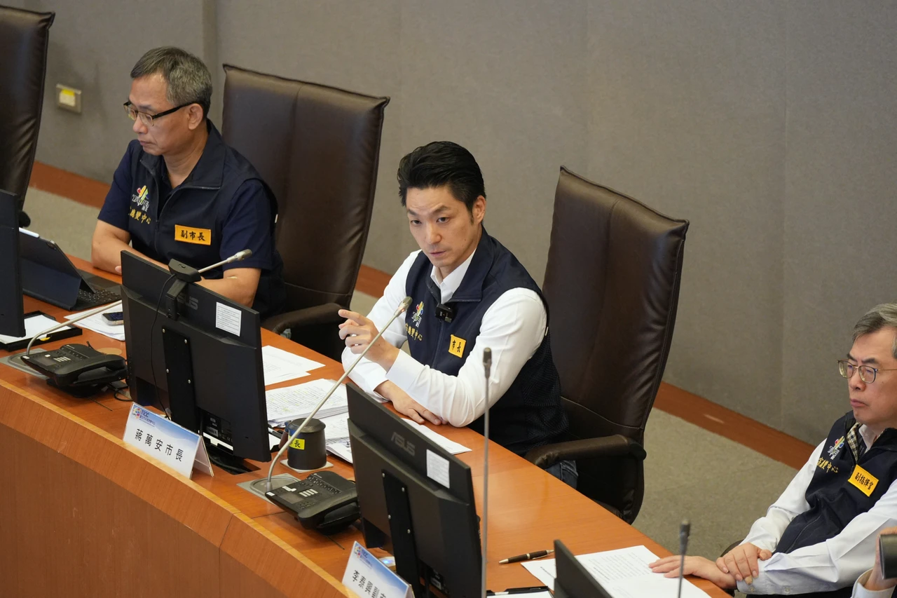 強颱巴威逼近「周五有望放颱風假」？蔣萬安：北市以放整天為原則
