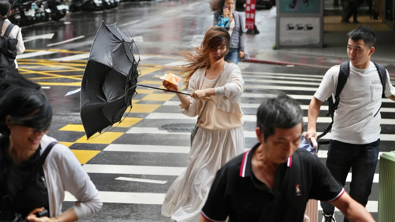 強颱巴威來勢洶洶！南部5縣市率先宣布　全台颱風假一覽（不斷更新）