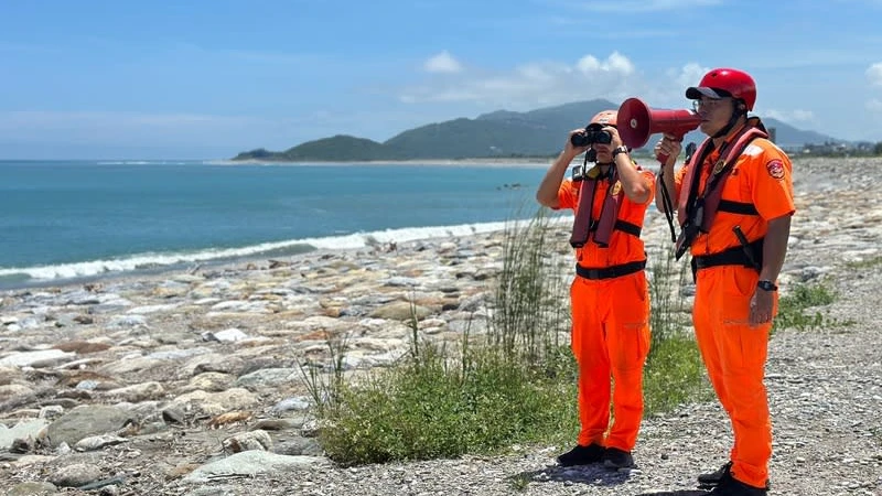 強颱巴威下午發海警！海巡署籲勿觀浪　闖警戒區至少噴5萬