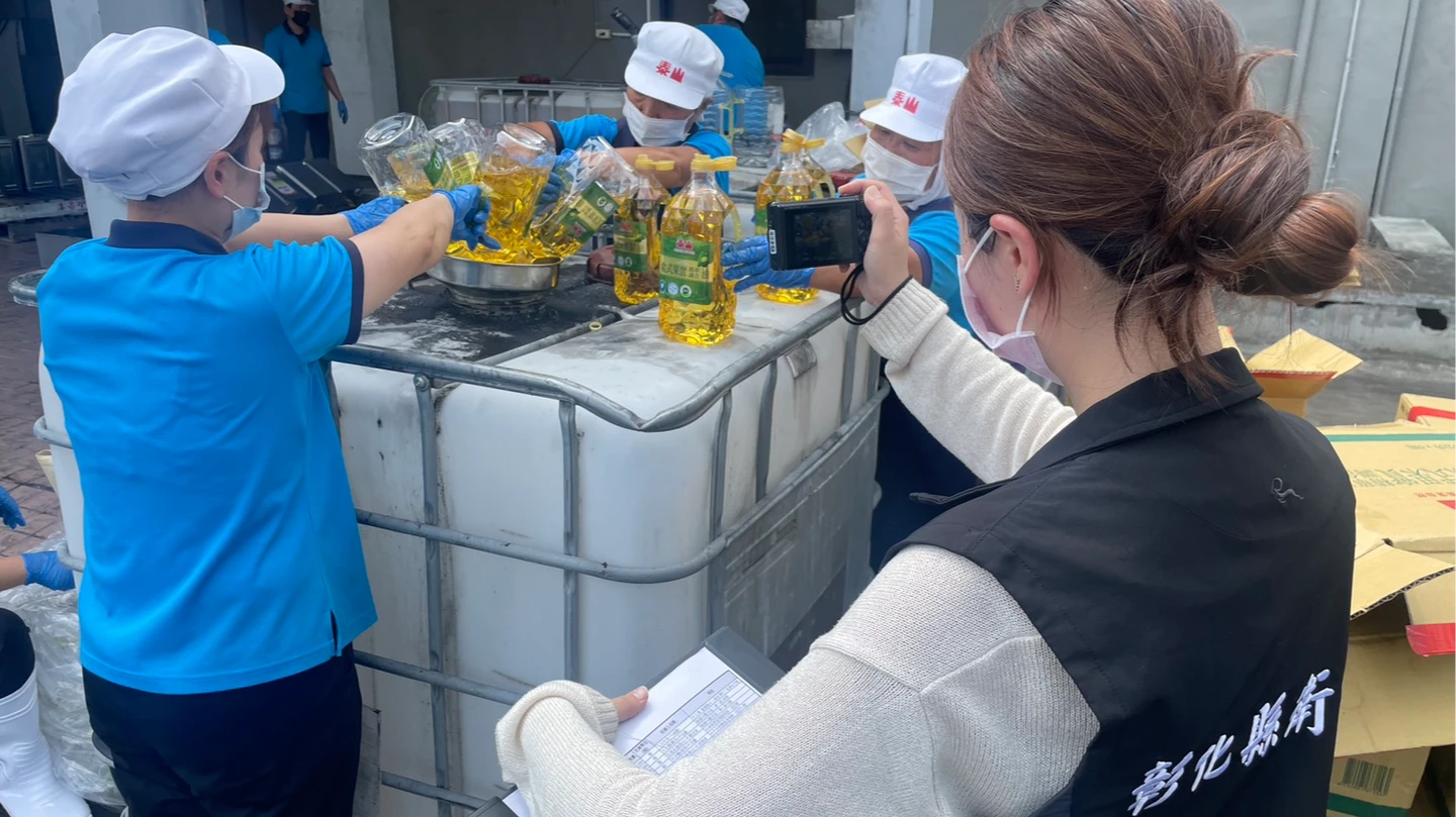 泰山另批油品苯駢芘超標！中聯曝原料SGS檢驗結果卻合格　食藥署今赴廠稽查