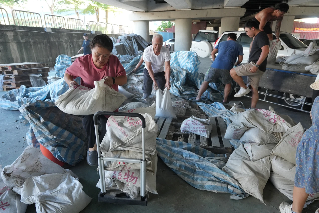 抓緊時間防颱！蘭嶼已掀7米巨浪　明下半天起變天「風雨越晚越頻繁」