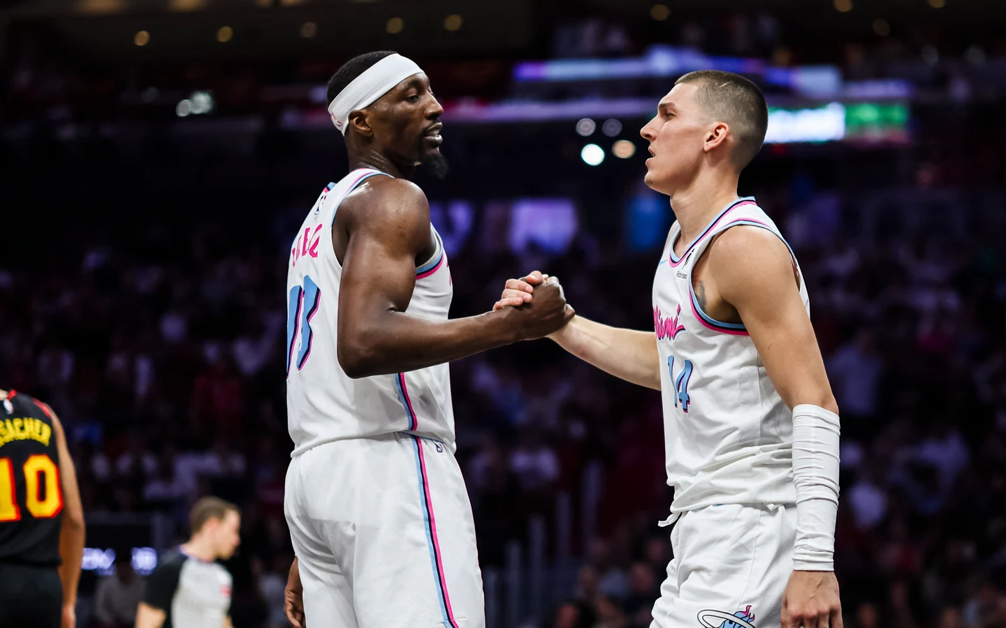 NBA｜昔日搭檔因交易反目！疑不滿對方開小帳吐槽　阿德巴約火大狂K希洛