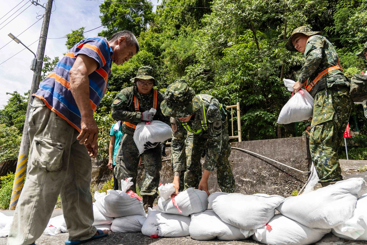 巴威今風雨勢最強！軍民共同防颱　國軍佈局2萬人待命救援