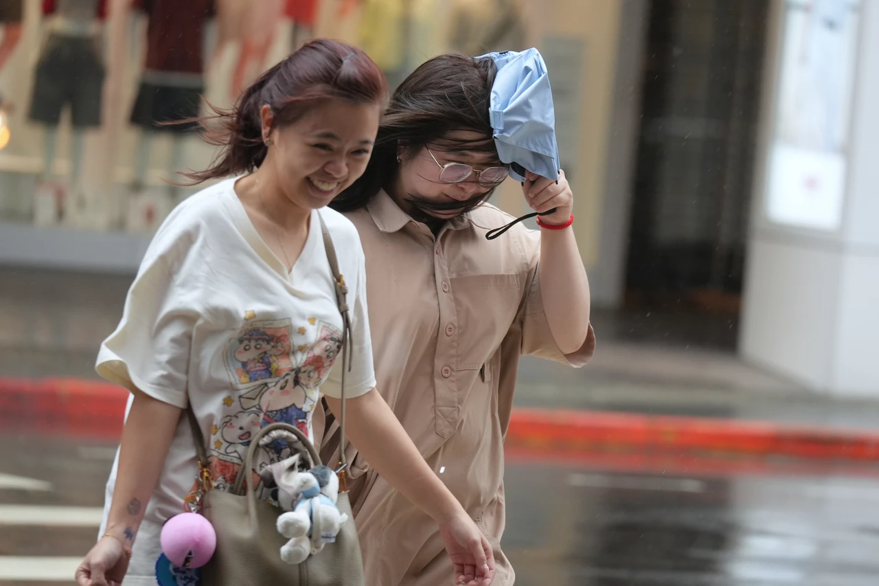 巴威走了！帶來西南風+南方水氣　全台天氣不穩防大雷雨