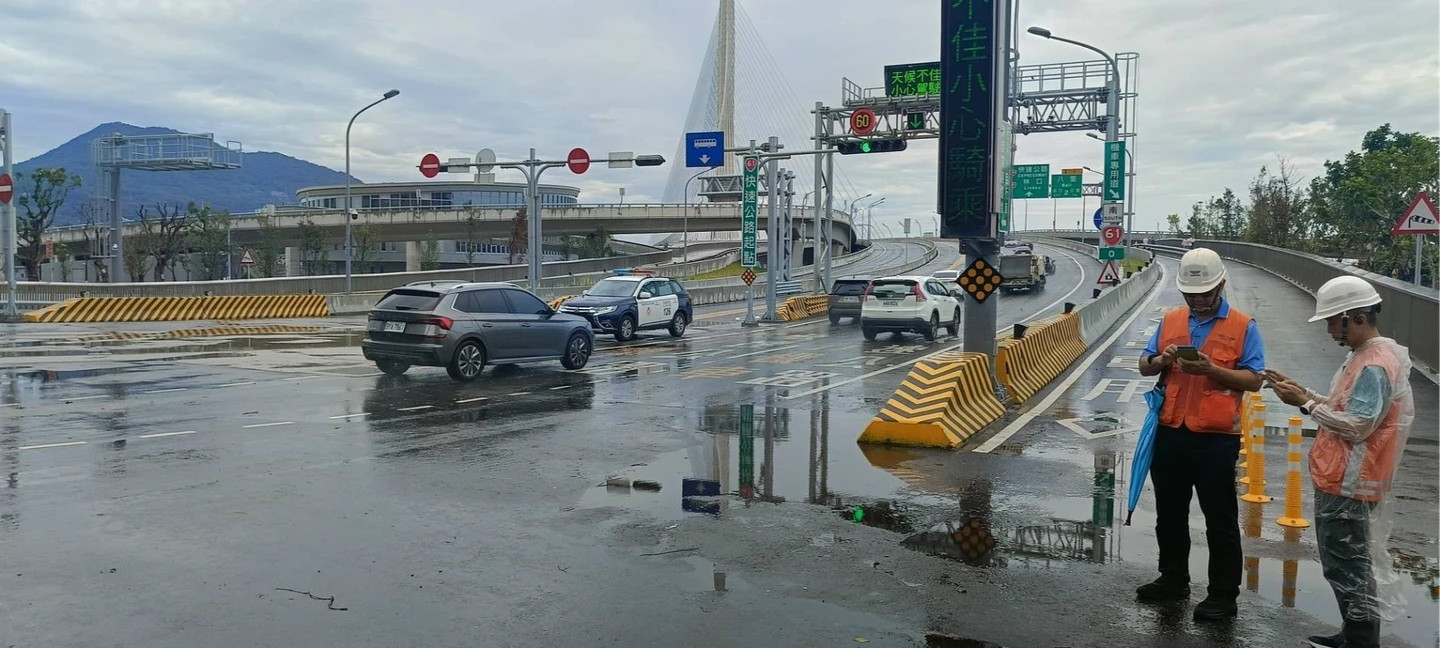 首迎15級強風考驗！淡江大橋結構無損恢復通車　汽機車速限分流管制看這裡